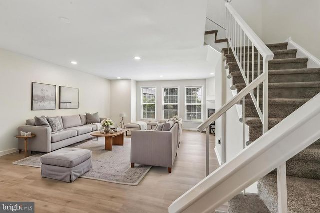 7403 HOUNDSBURY CT, Alexandria, VA 22315