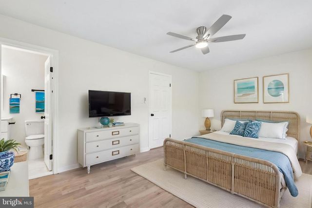 7403 HOUNDSBURY CT, Alexandria, VA 22315
