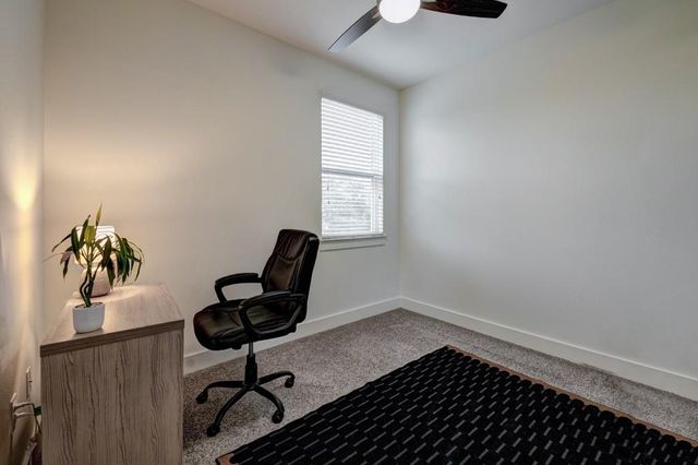 1300 Walnut Ave B, Austin, TX 78702