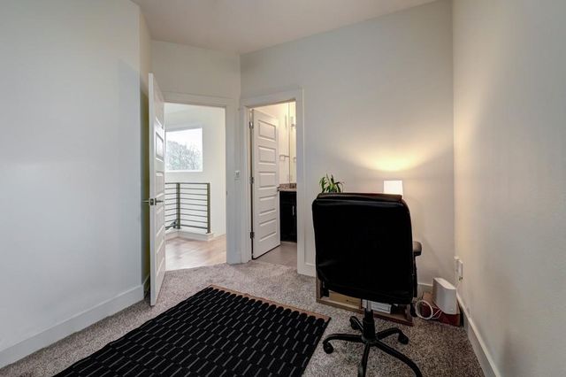 1300 Walnut Ave B, Austin, TX 78702