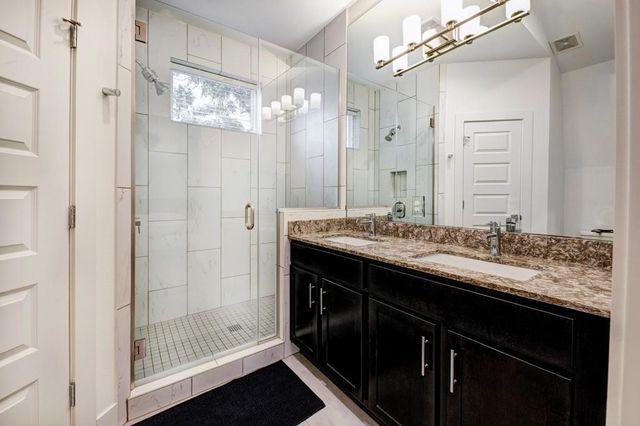 1300 Walnut Ave B, Austin, TX 78702