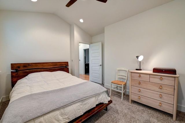 1300 Walnut Ave B, Austin, TX 78702