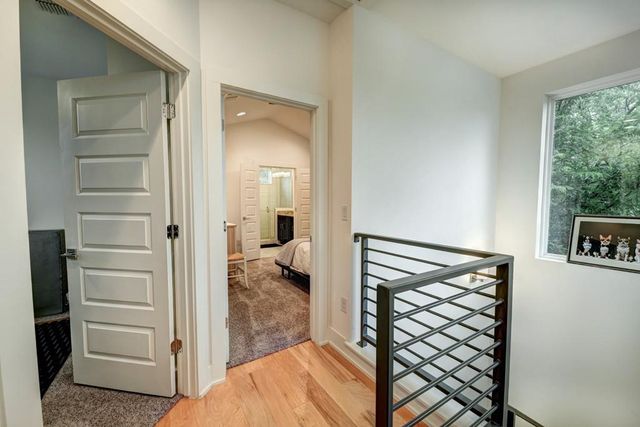 1300 Walnut Ave B, Austin, TX 78702