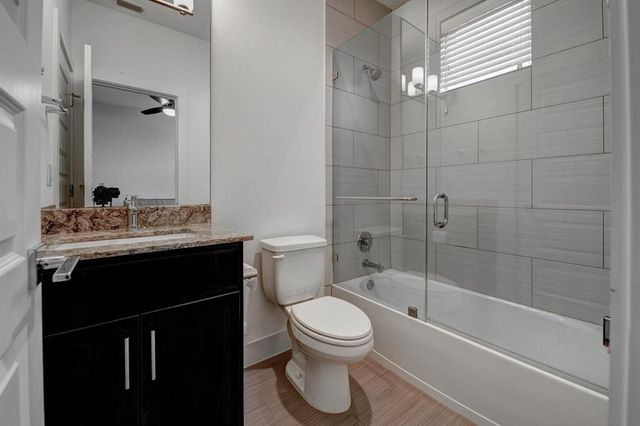 1300 Walnut Ave B, Austin, TX 78702