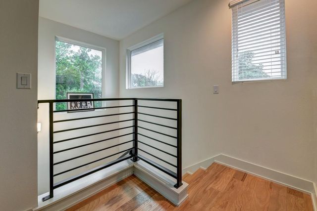 1300 Walnut Ave B, Austin, TX 78702