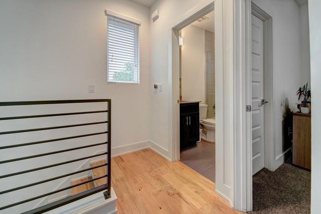 1300 Walnut Ave B, Austin, TX 78702