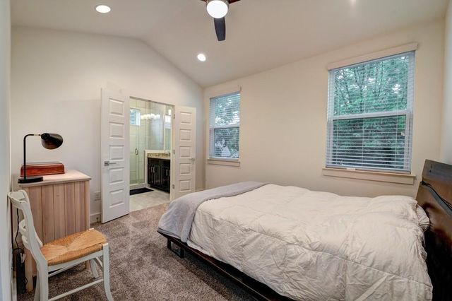 1300 Walnut Ave B, Austin, TX 78702