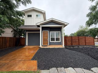 1300 Walnut Ave B, Austin, TX 78702
