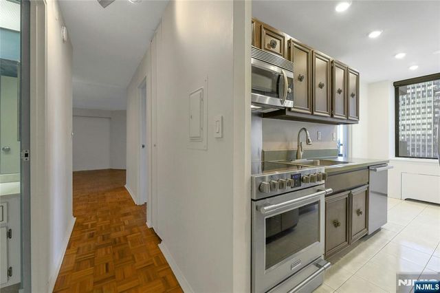 200 Winston Drive 421, Cliffside Park, NJ 07010