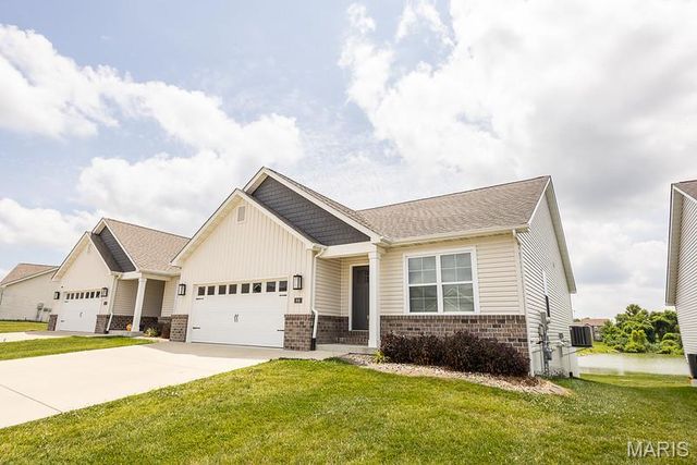 808 Applewood Creek Drive, Fairview Heights, IL 62208