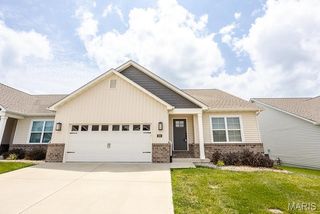 808 Applewood Creek Drive, Fairview Heights, IL 62208