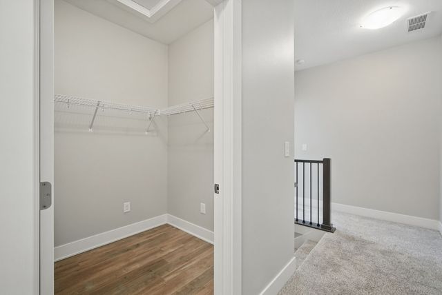 9674 Crowning Drive, West Des Moines, IA 50266