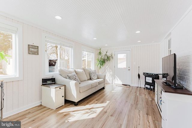 5937 ATTEENTEE RD, Springfield, VA 22150