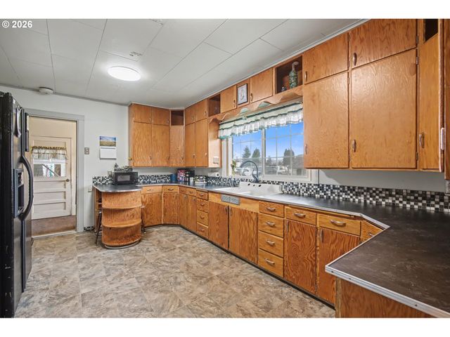 214 W PE ELL Ave, Pe Ell, WA 98572