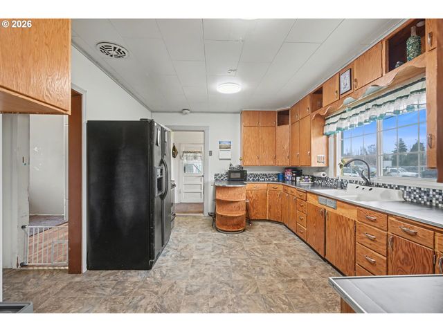 214 W PE ELL Ave, Pe Ell, WA 98572