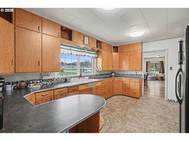 214 W PE ELL Ave, Pe Ell, WA 98572