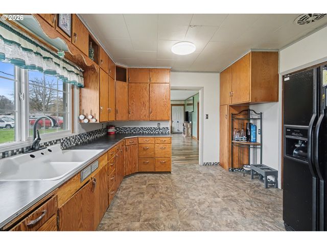 214 W PE ELL Ave, Pe Ell, WA 98572