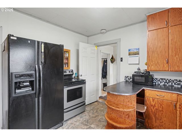 214 W PE ELL Ave, Pe Ell, WA 98572