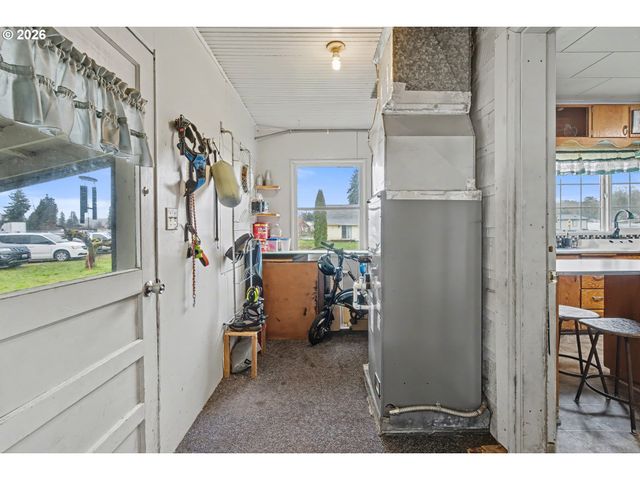 214 W PE ELL Ave, Pe Ell, WA 98572