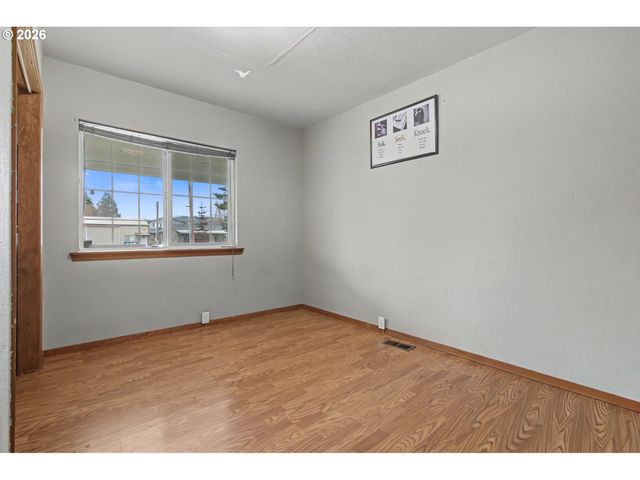 214 W PE ELL Ave, Pe Ell, WA 98572
