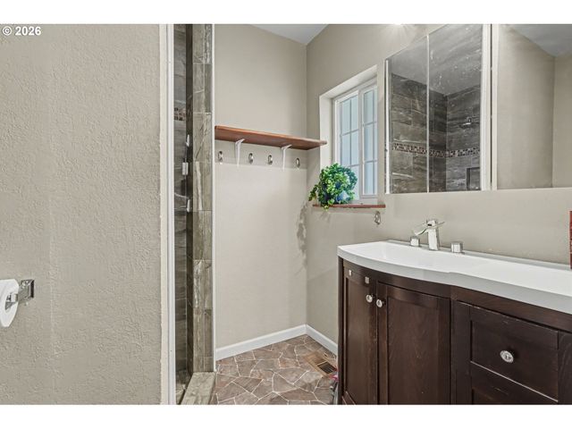 214 W PE ELL Ave, Pe Ell, WA 98572