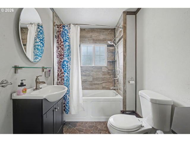 214 W PE ELL Ave, Pe Ell, WA 98572
