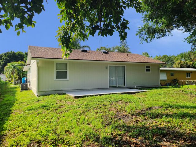 3127 SE Orchid Street, Stuart, FL 34997