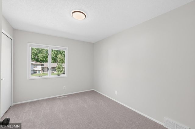 2265 Lamplight Drive, Woodbury, MN 55125