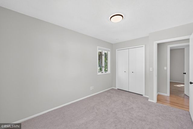 2265 Lamplight Drive, Woodbury, MN 55125