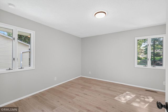 2265 Lamplight Drive, Woodbury, MN 55125