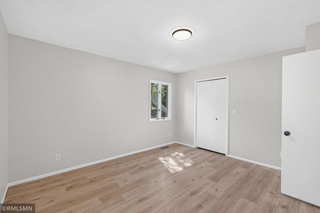 2265 Lamplight Drive, Woodbury, MN 55125