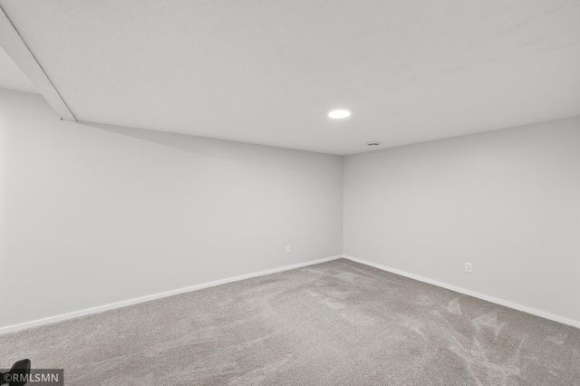 2265 Lamplight Drive, Woodbury, MN 55125