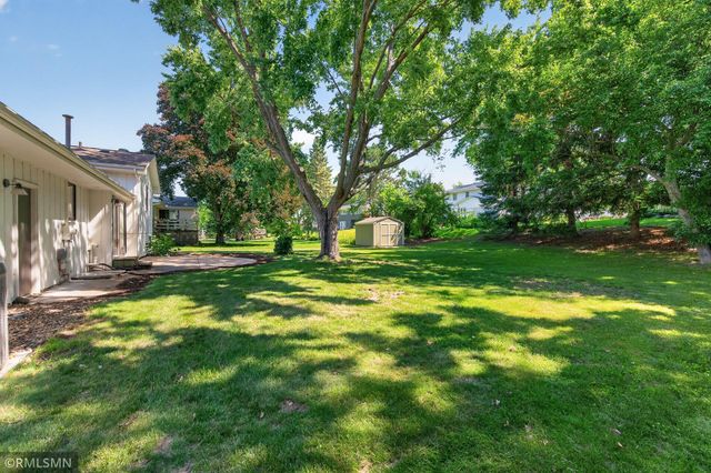 2265 Lamplight Drive, Woodbury, MN 55125