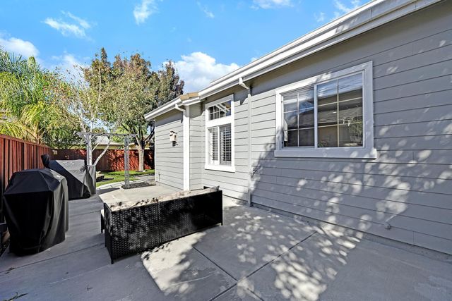 6257 Honeysuckle Dr, Newark, CA 94560