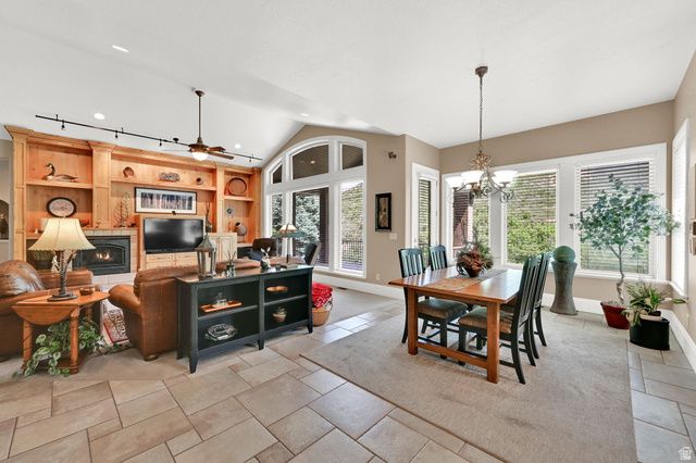 1926 E GRAY FOX DR, Draper, UT 84020