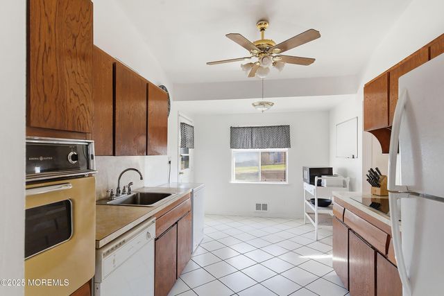 52 Gaub Road, Old Bridge, NJ 08857