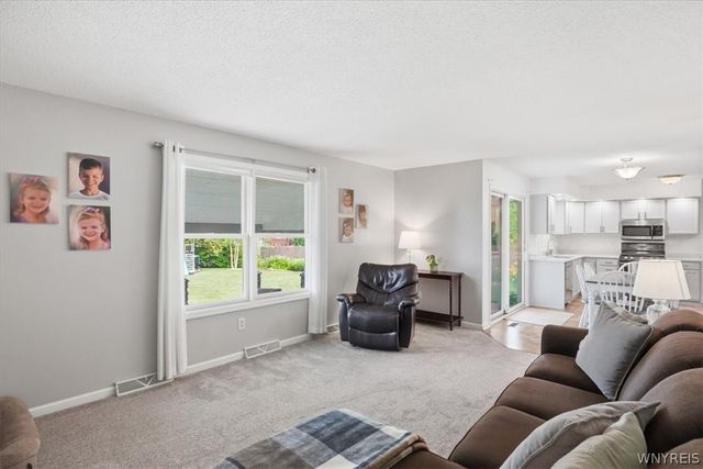 6501 Pincherry, Hamburg, NY 14085