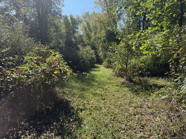 727 W W. Maple Road Road, Milford, MI 48381