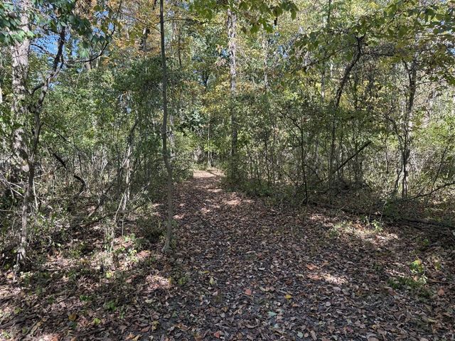 727 W W. Maple Road Road, Milford, MI 48381