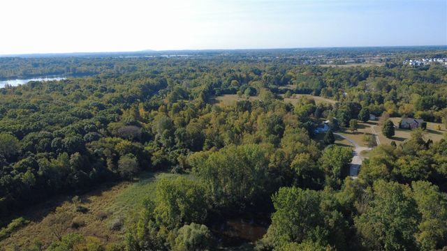 727 W W. Maple Road Road, Milford, MI 48381