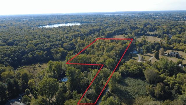 727 W W. Maple Road Road, Milford, MI 48381