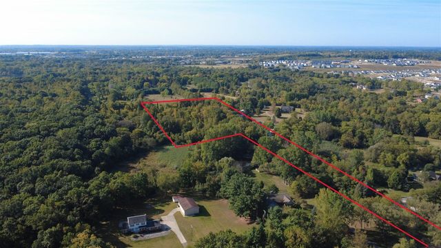 727 W W. Maple Road Road, Milford, MI 48381