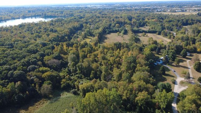 727 W W. Maple Road Road, Milford, MI 48381