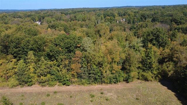 727 W W. Maple Road Road, Milford, MI 48381