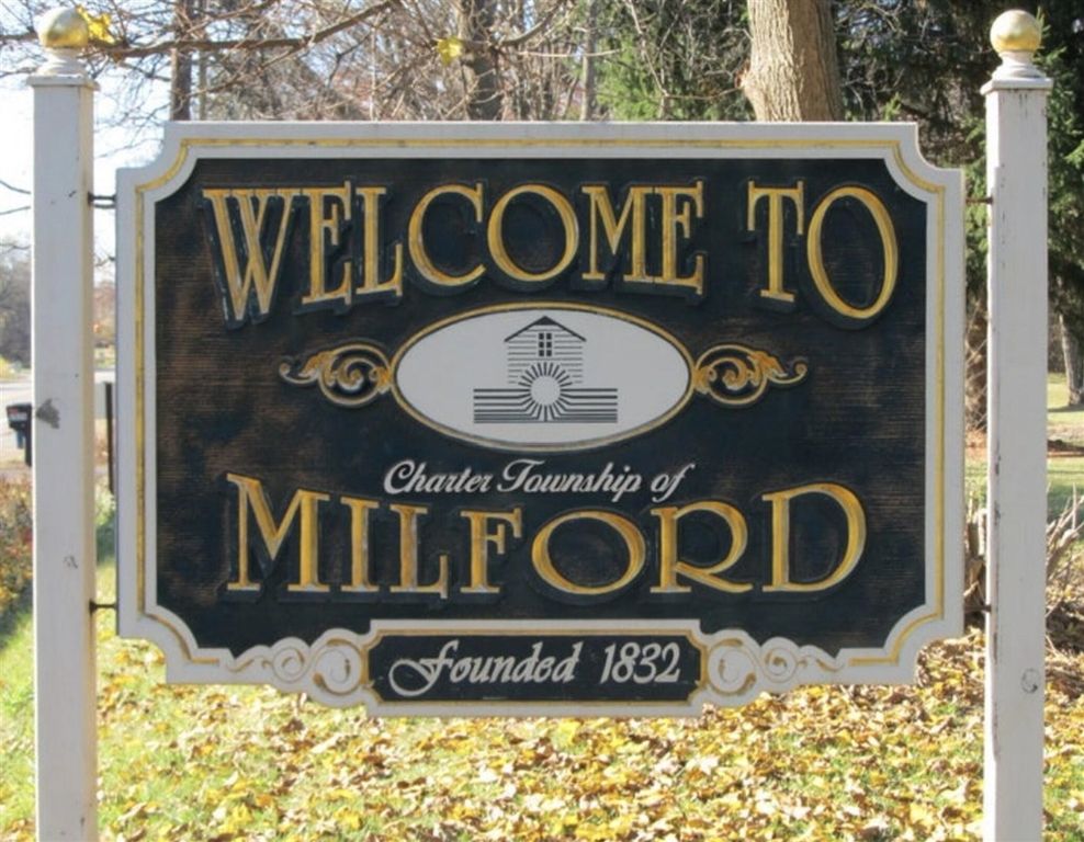 727 W W. Maple Road Road, Milford, MI 48381
