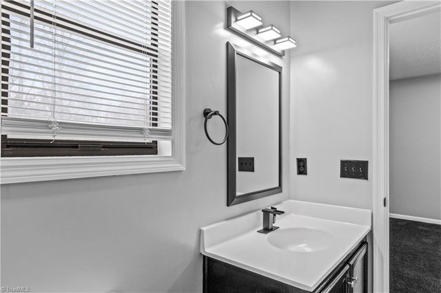 200 Vista Circle C, Winston-salem, NC 27106