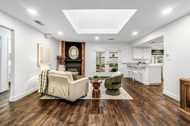 509 E Everglade Avenue, Fresno, CA 93720