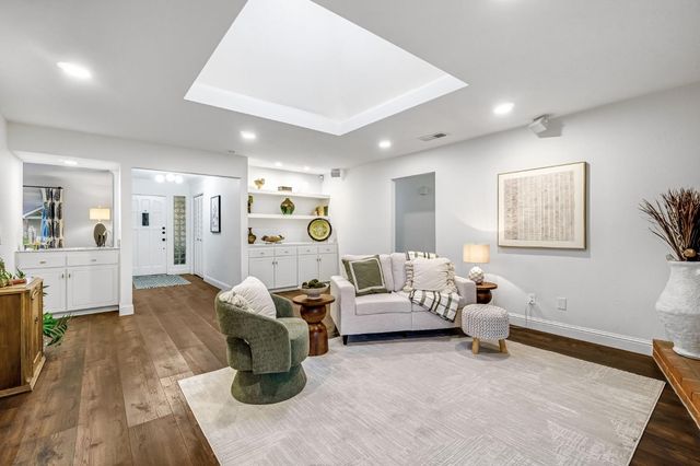 509 E Everglade Avenue, Fresno, CA 93720