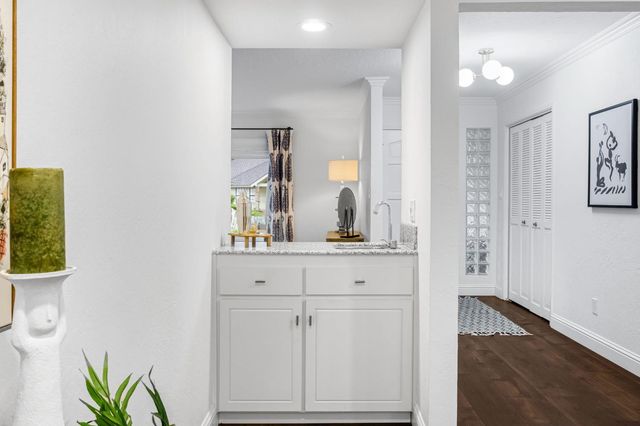 509 E Everglade Avenue, Fresno, CA 93720