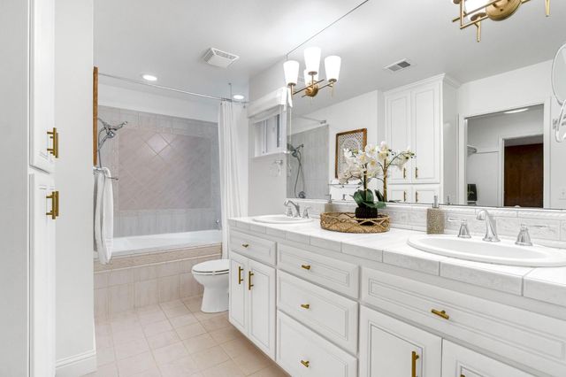 509 E Everglade Avenue, Fresno, CA 93720